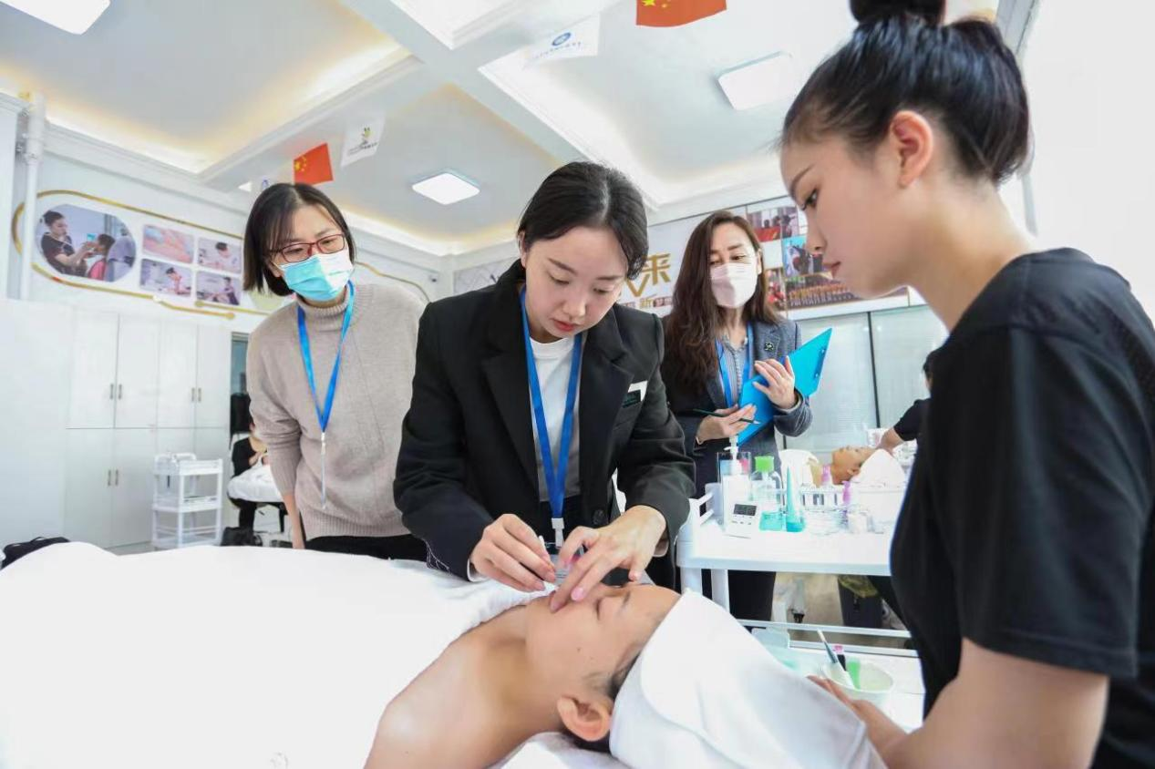 山东省美发美容行业职业技能竞赛在省城市学院举办 